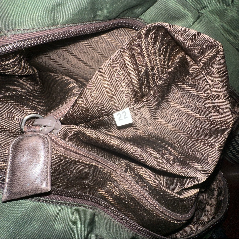 AUTHENTIC Prada bag. Army green. - Picture 15 of 16